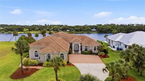 2504 Caloosa Shores Dr, Labelle, FL 33935