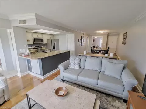 5830 Trailwinds Dr #814, Fort Myers, FL 33907