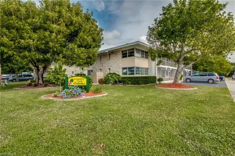 4202 SE 4th Pl #3, Cape Coral, FL 33904
