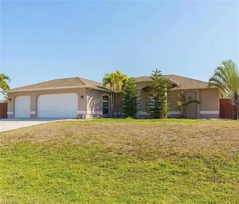 1031 NE 2nd Pl, Cape Coral, FL 33909