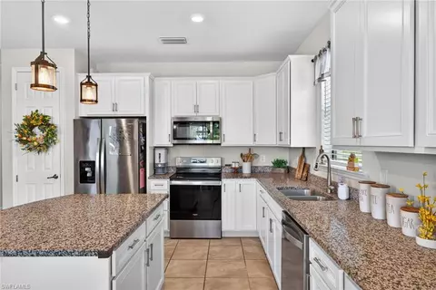 Kitchen - 3721 E Hampton Cir, Alva, FL 33920 photo 1 of 2