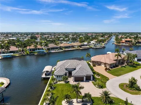5201 Skylark Ct, Cape Coral, FL 33904
