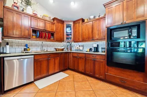 Kitchen - 779 E Del Monte Ave, Clewiston, FL 33440 photo 5 of 6