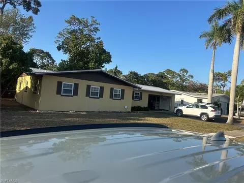 5 Broadway Cir, Fort Myers, FL 33901
