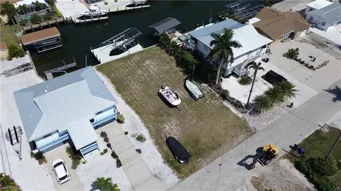 2480 Sycamore St, Saint James City, FL 33956