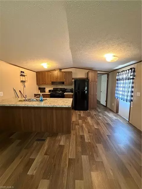 Kitchen - 631 Stanton St, Clewiston, FL 33440 photo 3 of 5