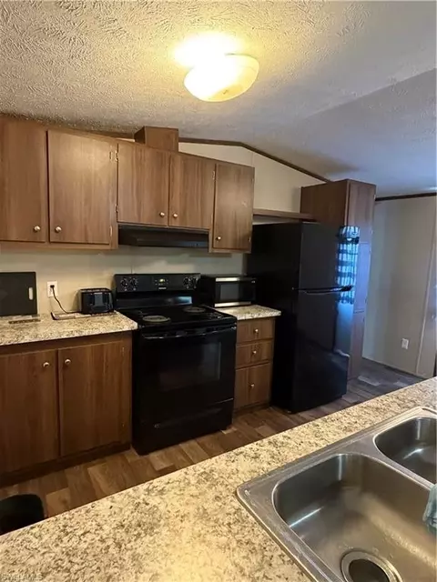 Kitchen - 631 Stanton St, Clewiston, FL 33440 photo 1 of 5