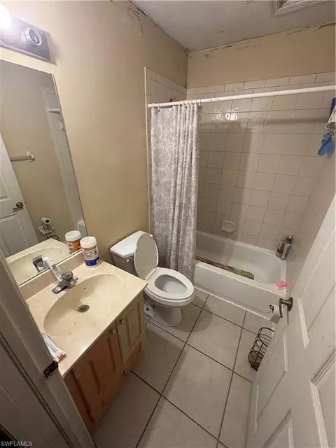 Bath - 3123 Pine Tree Dr, Naples, FL 34112 photo 1 of 5