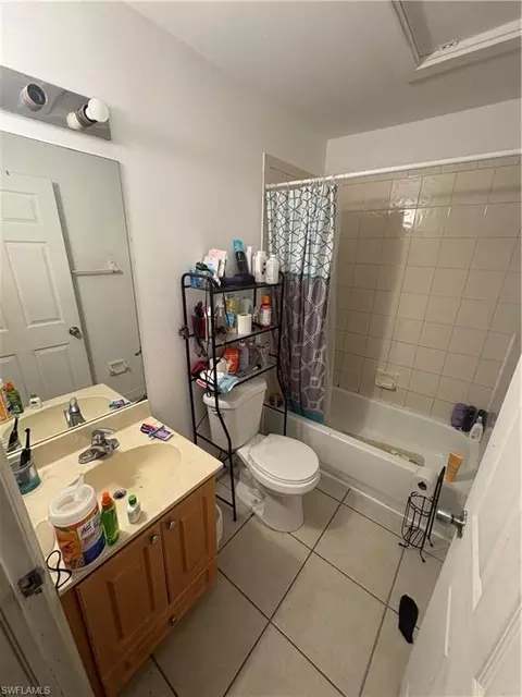 Bath - 3123 Pine Tree Dr, Naples, FL 34112 photo 2 of 5