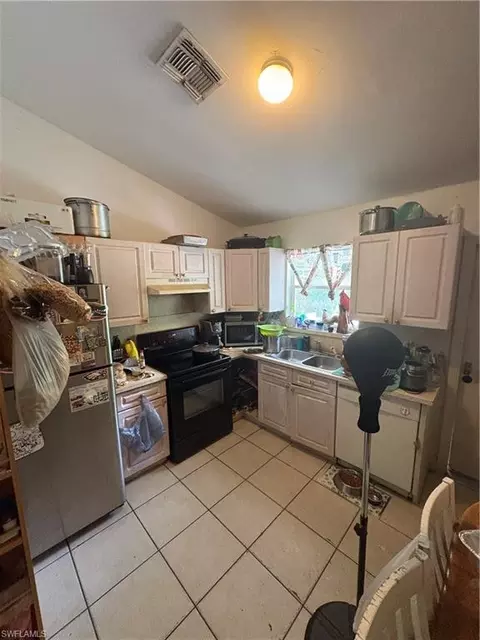 Kitchen - 3123 Pine Tree Dr, Naples, FL 34112 photo 3 of 5