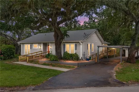 975 Caloosa Estates Dr, Labelle, FL 33935