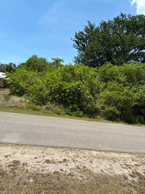 579 Glendale Ave, Lehigh Acres, FL 33936