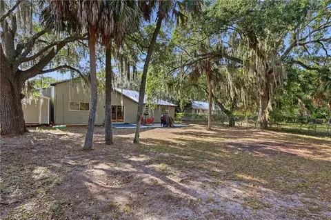 Exterior - 4022 E Sunflower Cir, Labelle, FL 33935 photo 5 of 6