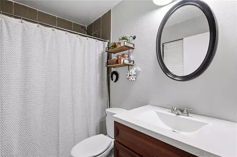 Bath - 4022 E Sunflower Cir, Labelle, FL 33935 photo 1 of 2