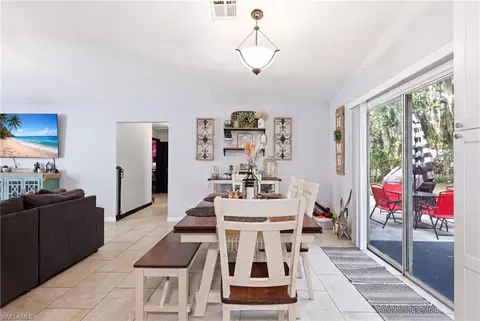 Dining - 4022 E Sunflower Cir, Labelle, FL 33935 photo 2 of 2