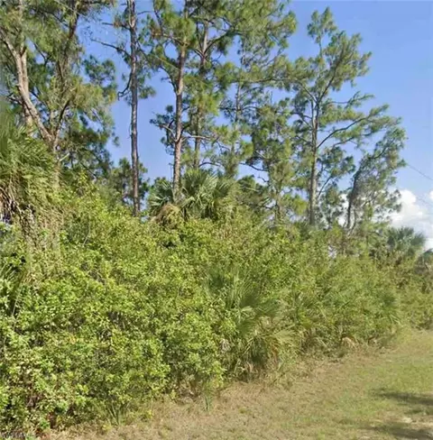 125 Thornton Ave S, Lehigh Acres, FL 33974