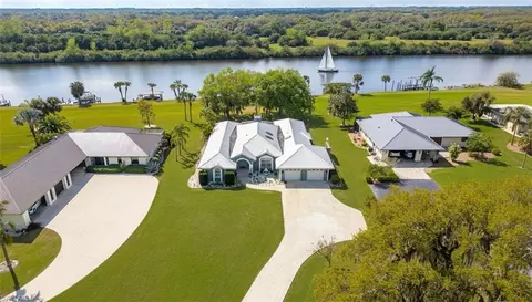 1261 Riverbend Dr, Labelle, FL 33935
