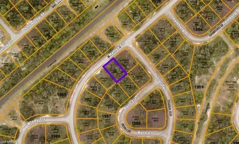 Mattox Cir, North Port, FL 34288