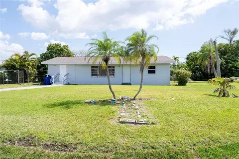 4631 New Haven Dr, Fort Myers, FL 33908