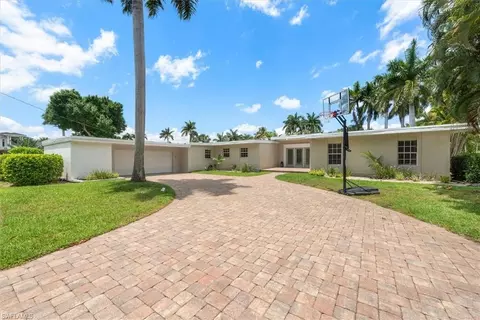 991 Aqua Ln, Fort Myers, FL 33919