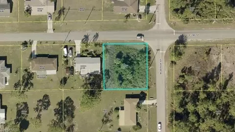 2706 E 2nd St, Lehigh Acres, FL 33936
