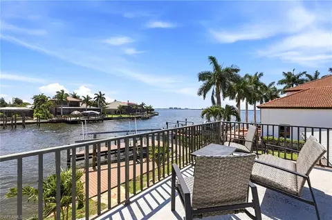 469 Bayshore Dr, Cape Coral, FL 33904