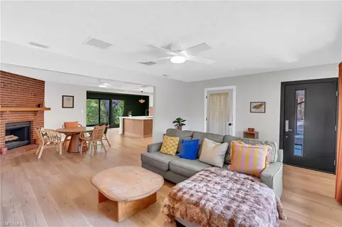 Living - 412 Fraser Ave, Labelle, FL 33935 photo 3 of 4