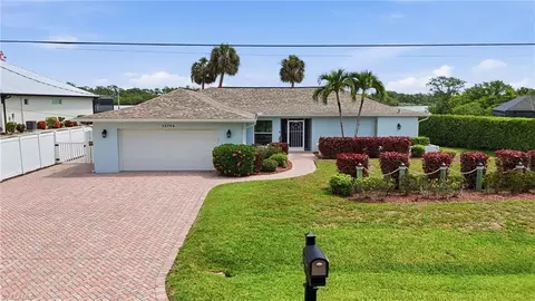13794 River Forest Dr, Fort Myers, FL 33905