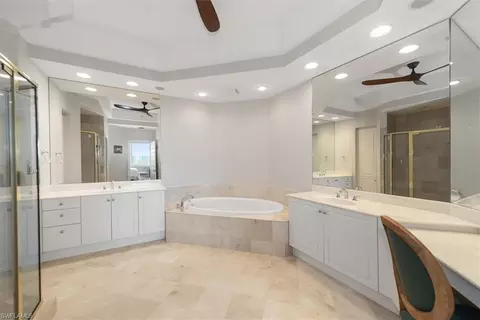 Bath - 425 Dockside Dr #PH-1, Naples, FL 34110 photo 1 of 3