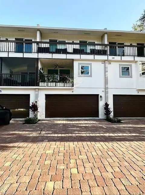 995 9th Ave S #4, Naples, FL 34102