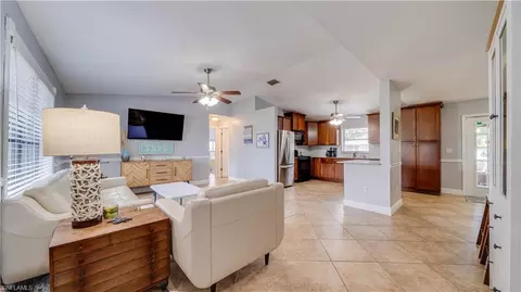 914 SE 28th Ter, Cape Coral, FL 33904