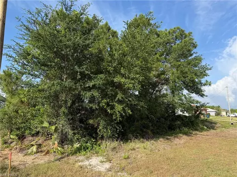 2607 26th St SW, Lehigh Acres, FL 33976