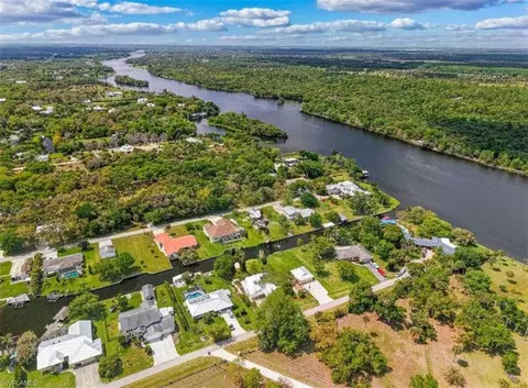 1870 Oak Dr, Alva, FL 33920