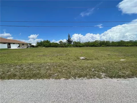 825 NW 33rd Pl, Cape Coral, FL 33993