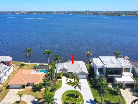 5727 Riverside Dr, Cape Coral, FL 33904
