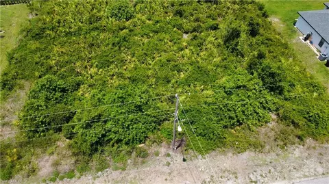 2706 31st St SW, Lehigh Acres, FL 33976