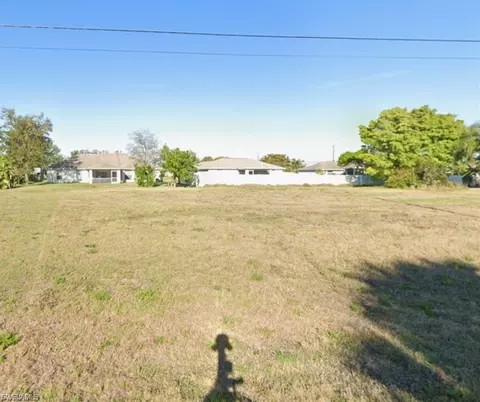 2424 NE 22nd Pl, Cape Coral, FL 33909