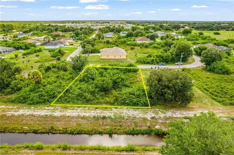 559 Theodore Vail St E, Lehigh Acres, FL 33974