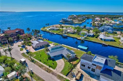 250 Bangsberg Rd SE, Port Charlotte, FL 33952