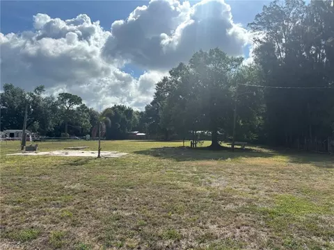 7949 Mcdaniel Dr, North Fort Myers, FL 33917