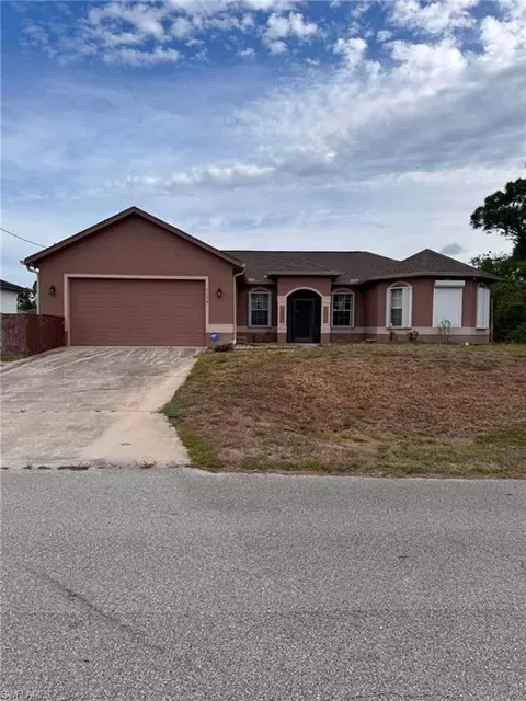 1154 Damen St E, Lehigh Acres, FL 33974