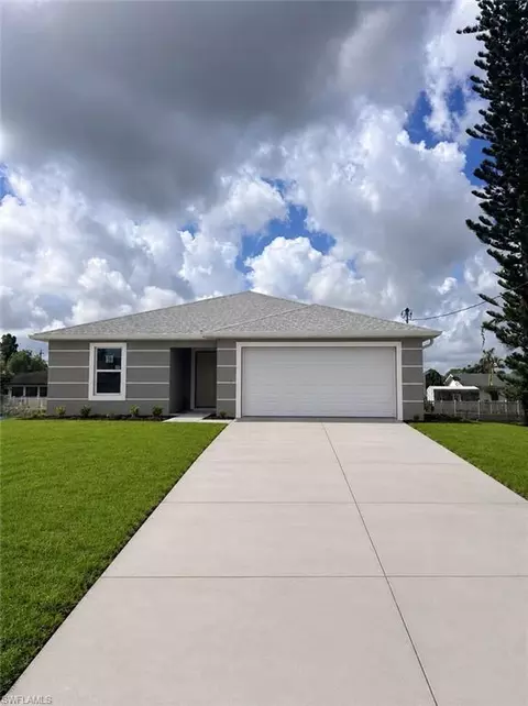 2406 Bay Plz, Lehigh Acres, FL 33936