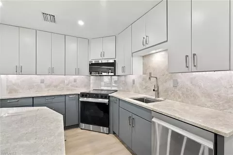 Kitchen - 962 8th Ave S, Naples, FL 34102 photo 4 of 4