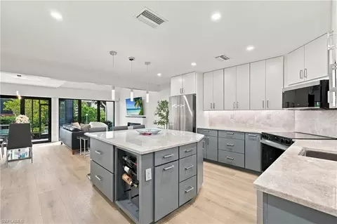 Kitchen - 962 8th Ave S, Naples, FL 34102 photo 2 of 4