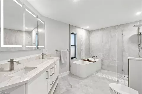 Bath - 962 8th Ave S, Naples, FL 34102 photo 1 of 4