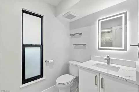 Bath - 962 8th Ave S, Naples, FL 34102 photo 3 of 4