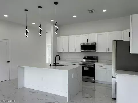Kitchen - 9014 Lawn Ct, Labelle, FL 33935 photo 3 of 5