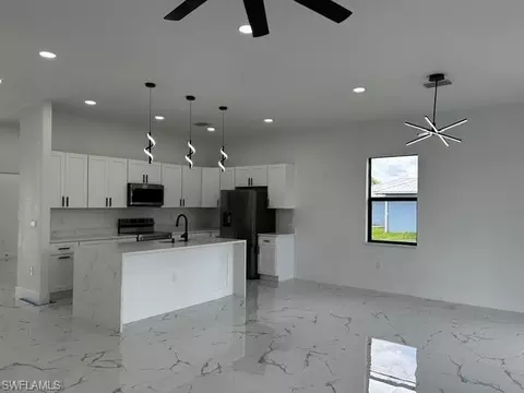 Kitchen - 9014 Lawn Ct, Labelle, FL 33935 photo 1 of 5