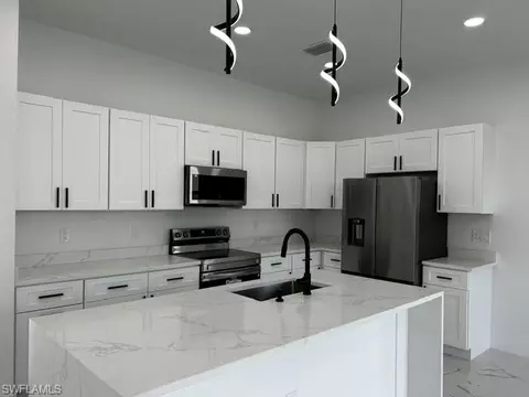 Kitchen - 9014 Lawn Ct, Labelle, FL 33935 photo 4 of 5
