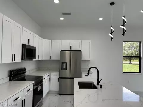 Kitchen - 9014 Lawn Ct, Labelle, FL 33935 photo 5 of 5